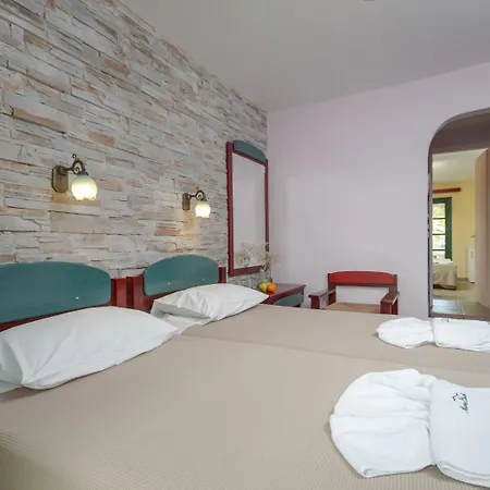 Naxos By Icon Blue 4*