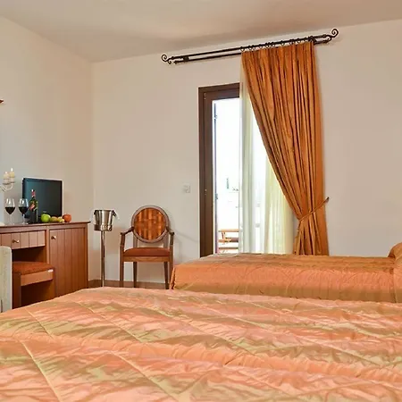 Naxos By Icon Blue 4*