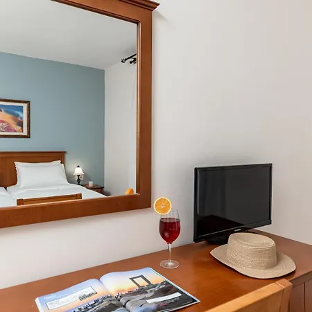 Naxos By Icon Blue Hotell 4*