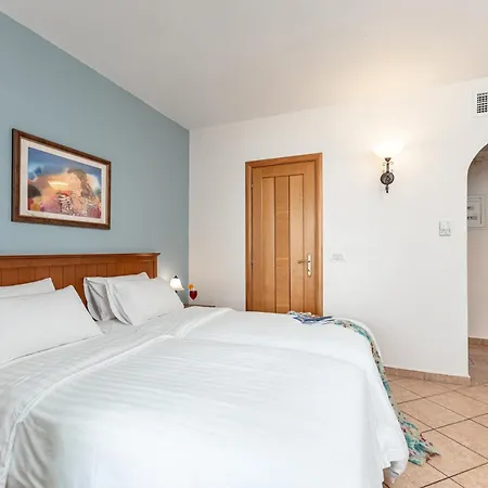 Hotell Naxos By Icon Blue 4*