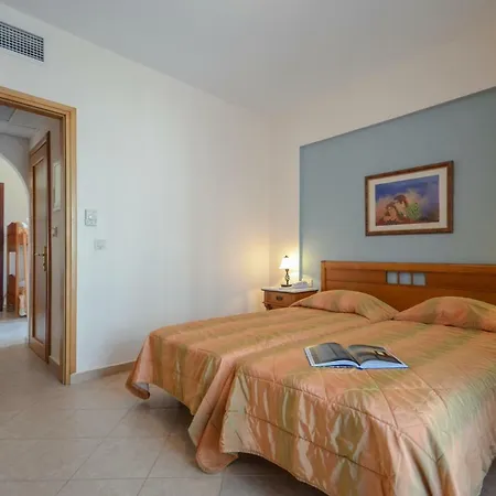 Naxos By Icon Blue Hotell 4*